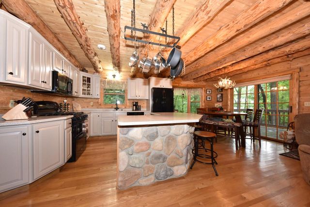 N5025 Arrowhead COURT, Juneau, WI 53039