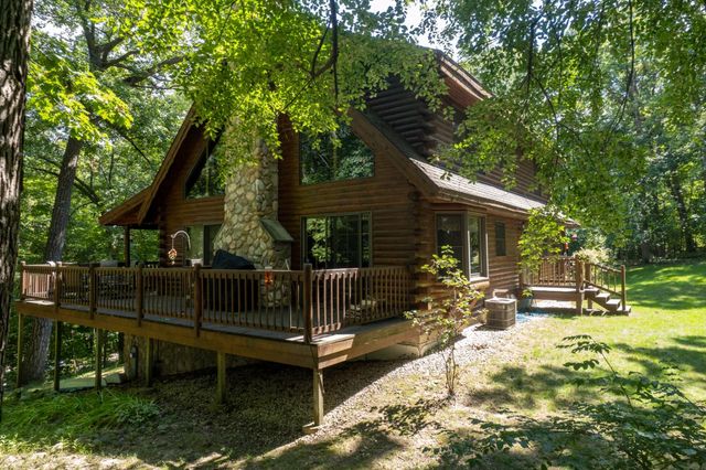 N5025 Arrowhead COURT, Juneau, WI 53039