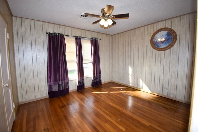 1904 S Walnut, Brady, TX 76825