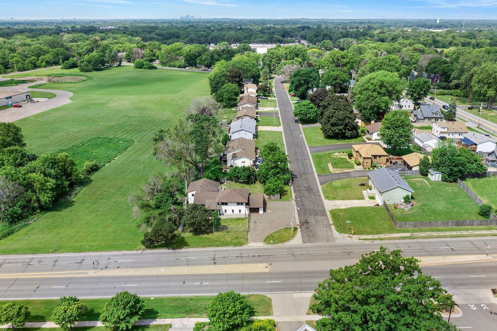 2125 White Bear Avenue N, Maplewood, MN 55109