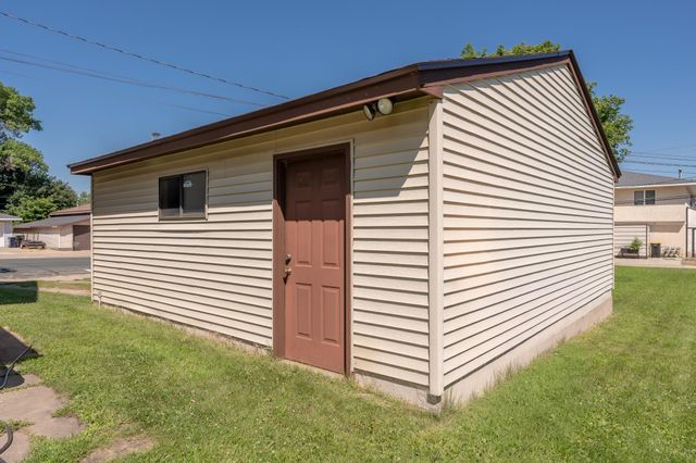 239 3rd Avenue W, Shakopee, MN 55379