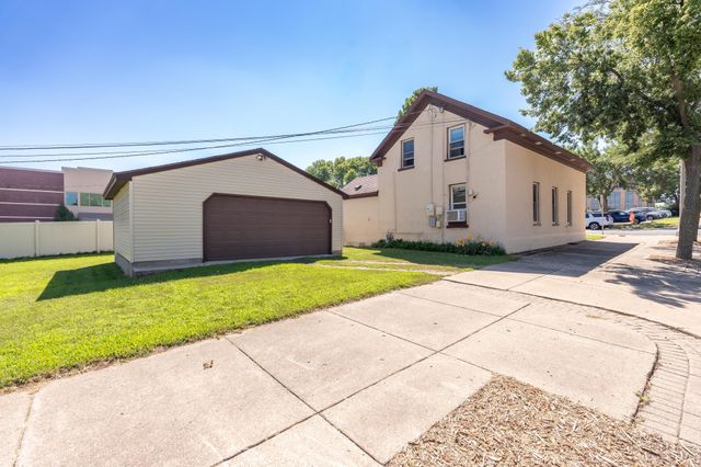 239 3rd Avenue W, Shakopee, MN 55379