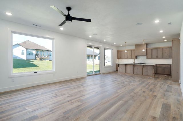 2937 W Teton Drive, Springfield, MO 65810