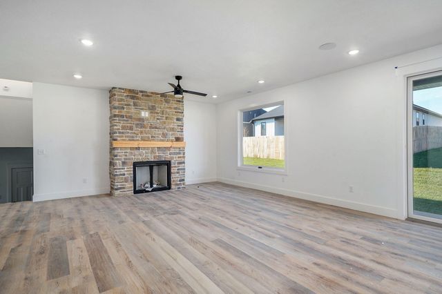 2937 W Teton Drive, Springfield, MO 65810