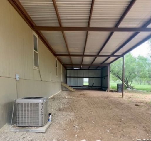 138 CR 2666, Moore, TX 78015