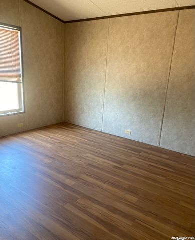 138 CR 2666, Moore, TX 78015