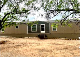 138 CR 2666, Moore, TX 78015