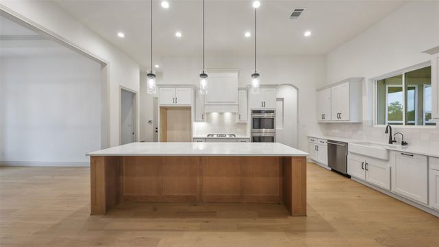 108 Tranquility TRL, Spicewood, TX 78669