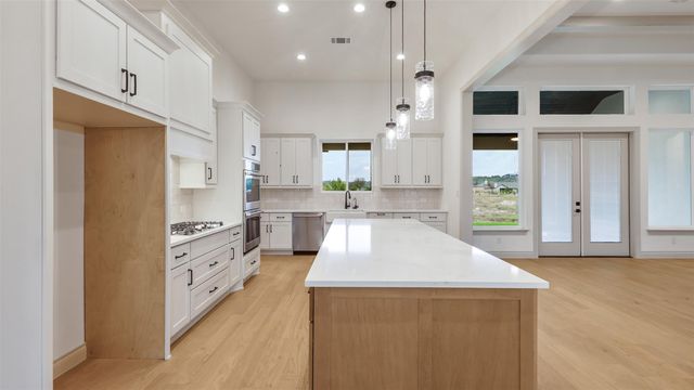 108 Tranquility TRL, Spicewood, TX 78669