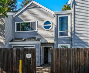 1519 Hood Road #F, Sacramento, CA 95825