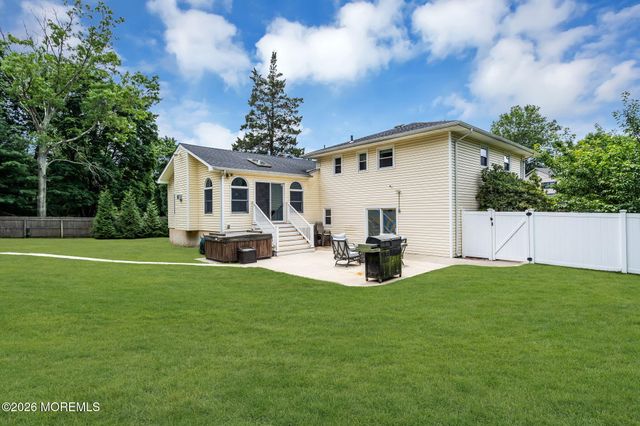 118 Sun Valley Road, Toms River, NJ 08755