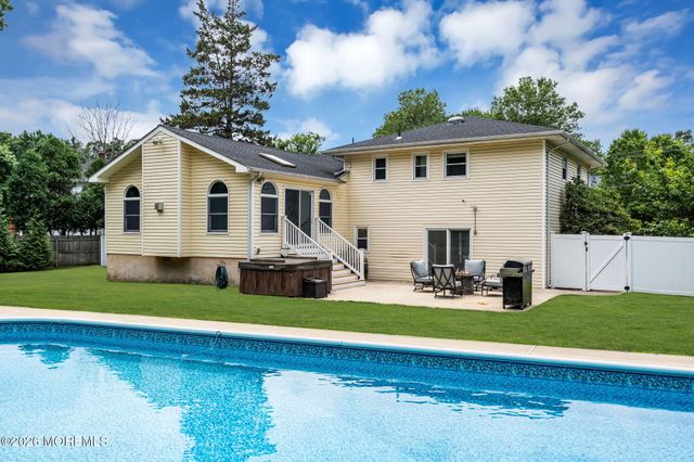 118 Sun Valley Road, Toms River, NJ 08755