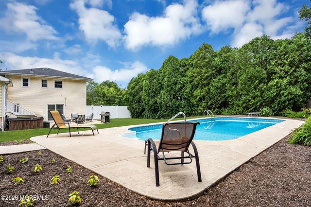 118 Sun Valley Road, Toms River, NJ 08755