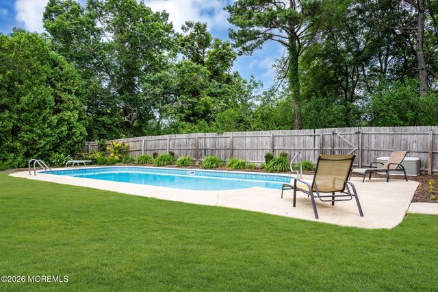 118 Sun Valley Road, Toms River, NJ 08755