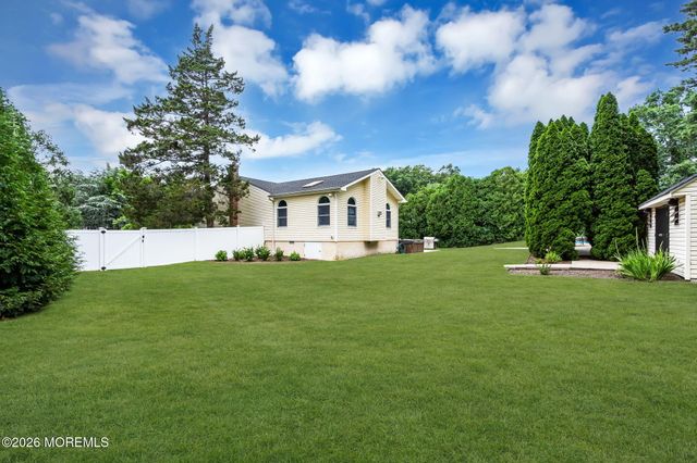 118 Sun Valley Road, Toms River, NJ 08755