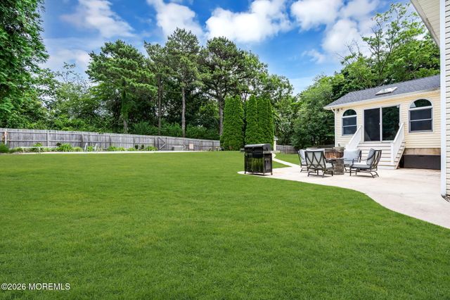 118 Sun Valley Road, Toms River, NJ 08755