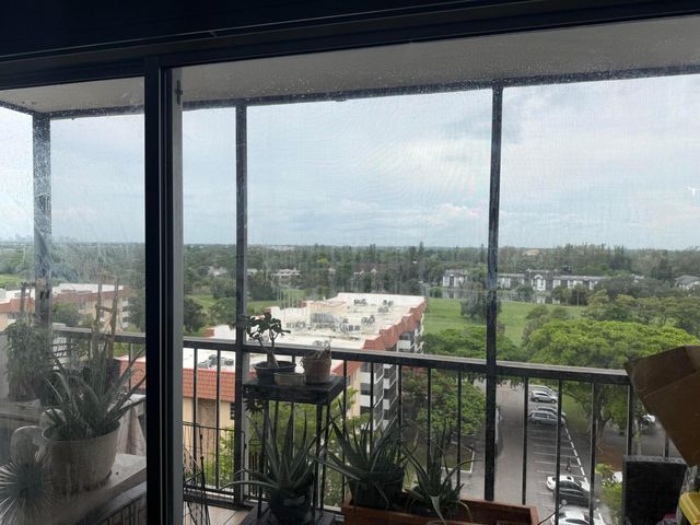 4174 INVERRARY Drive 1010, Lauderhill, FL 33319