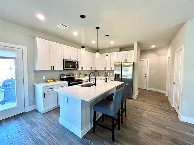 113 S. Lockhart ST, Paige, TX 78659