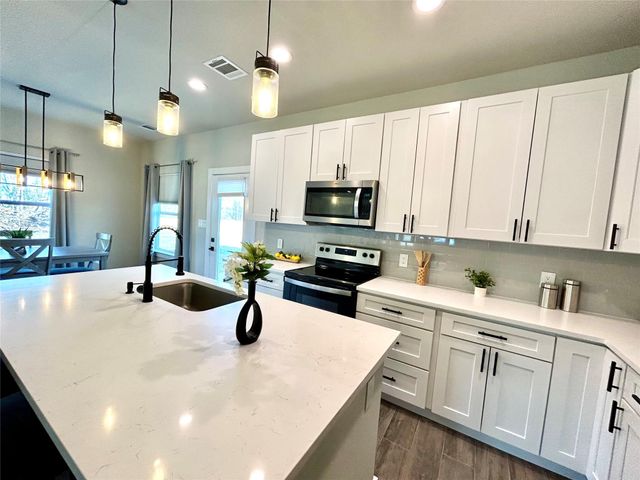 113 S. Lockhart ST, Paige, TX 78659