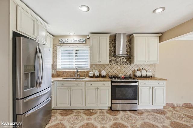 3824 Dawson Drive, Warren, MI 48092