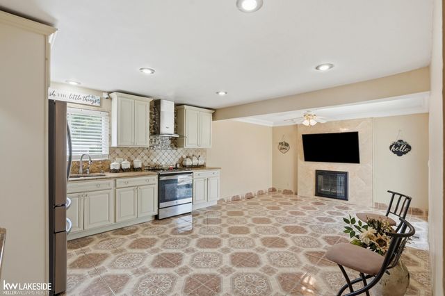 3824 Dawson Drive, Warren, MI 48092