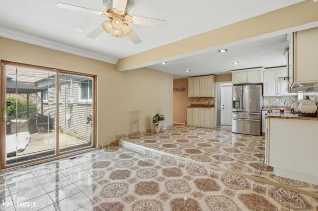 3824 Dawson Drive, Warren, MI 48092