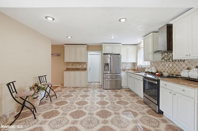 3824 Dawson Drive, Warren, MI 48092
