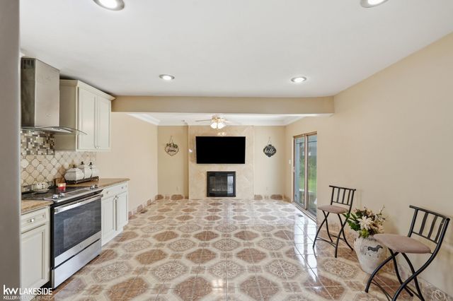 3824 Dawson Drive, Warren, MI 48092
