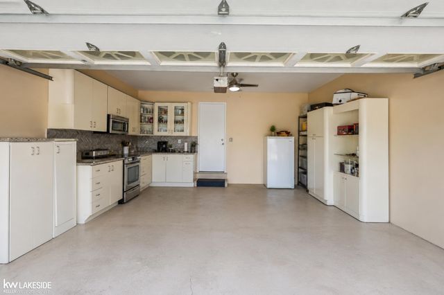 3824 Dawson Drive, Warren, MI 48092