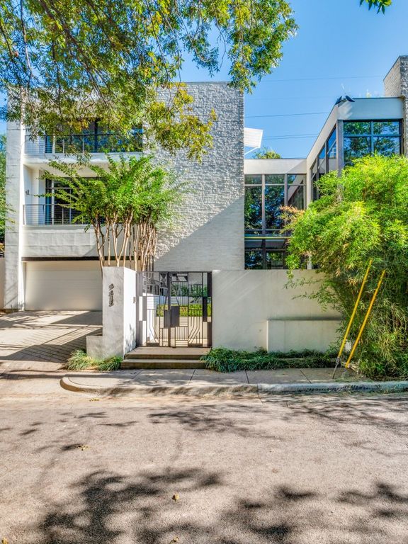 3818 Turtle Creek Drive, Dallas, TX 75219