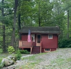 5 Maple Rd, Vernon Twp., NJ 07461