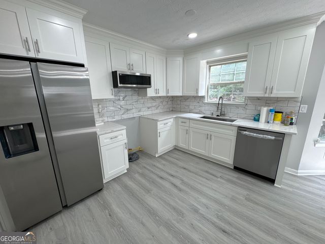 2888 Two Lake Circle, Atlanta, GA 30349