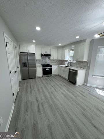 2888 Two Lake Circle, Atlanta, GA 30349