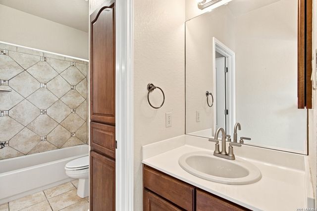 25827 Echo Terrace St, San Antonio, TX 78260