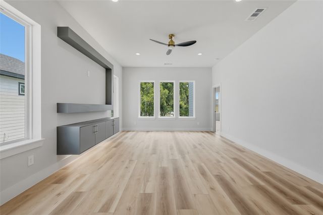 3914 Harlingen Street, Dallas, TX 75212