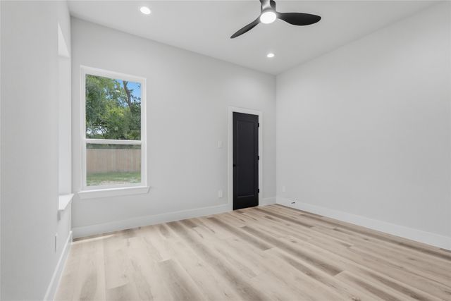 3914 Harlingen Street, Dallas, TX 75212