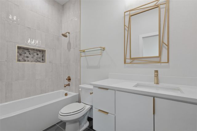 3914 Harlingen Street, Dallas, TX 75212