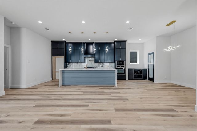 3914 Harlingen Street, Dallas, TX 75212