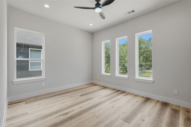 3914 Harlingen Street, Dallas, TX 75212