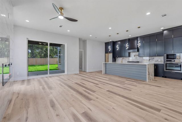 3914 Harlingen Street, Dallas, TX 75212