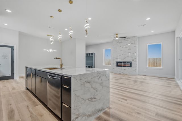 3914 Harlingen Street, Dallas, TX 75212
