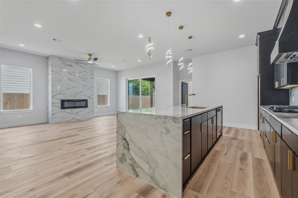 3914 Harlingen Street, Dallas, TX 75212