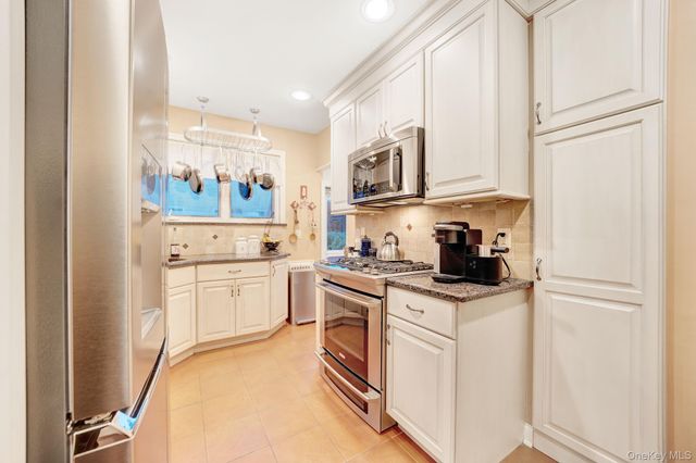 327 Wynsum Avenue, Merrick, NY 11566