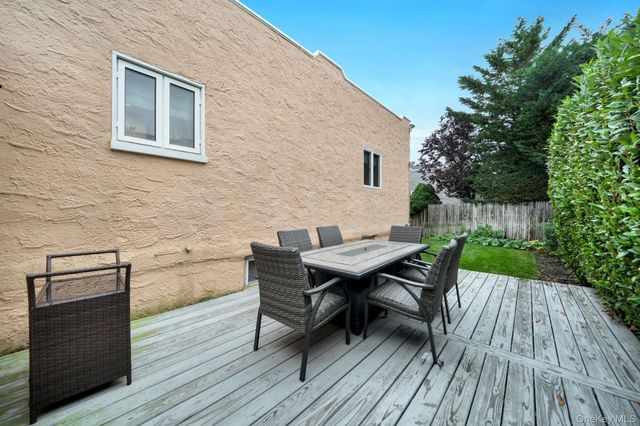 327 Wynsum Avenue, Merrick, NY 11566