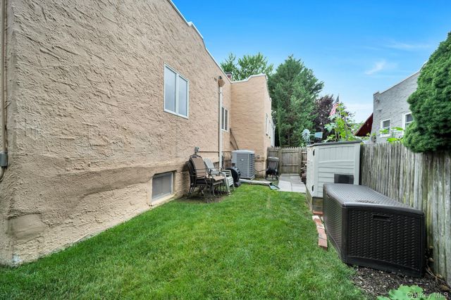 327 Wynsum Avenue, Merrick, NY 11566