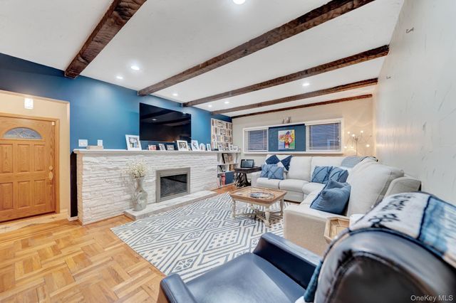 327 Wynsum Avenue, Merrick, NY 11566