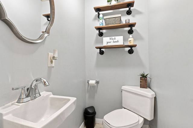 43 Klebart Avenue, Webster, MA 01570