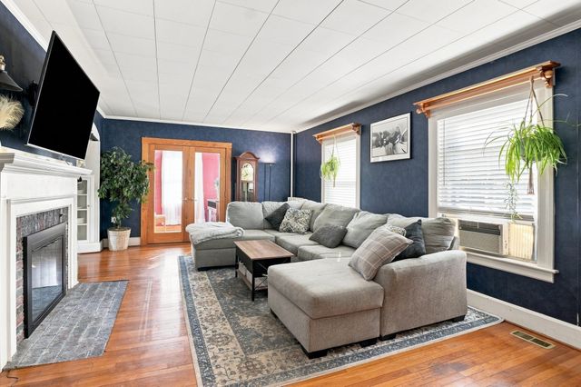 43 Klebart Avenue, Webster, MA 01570