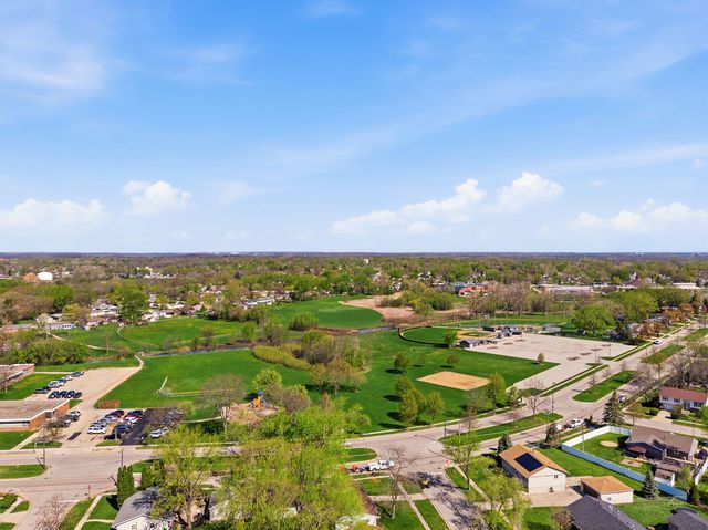910 Meadow Lane, Streamwood, IL 60107