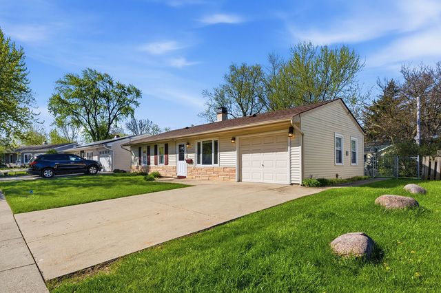 910 Meadow Lane, Streamwood, IL 60107